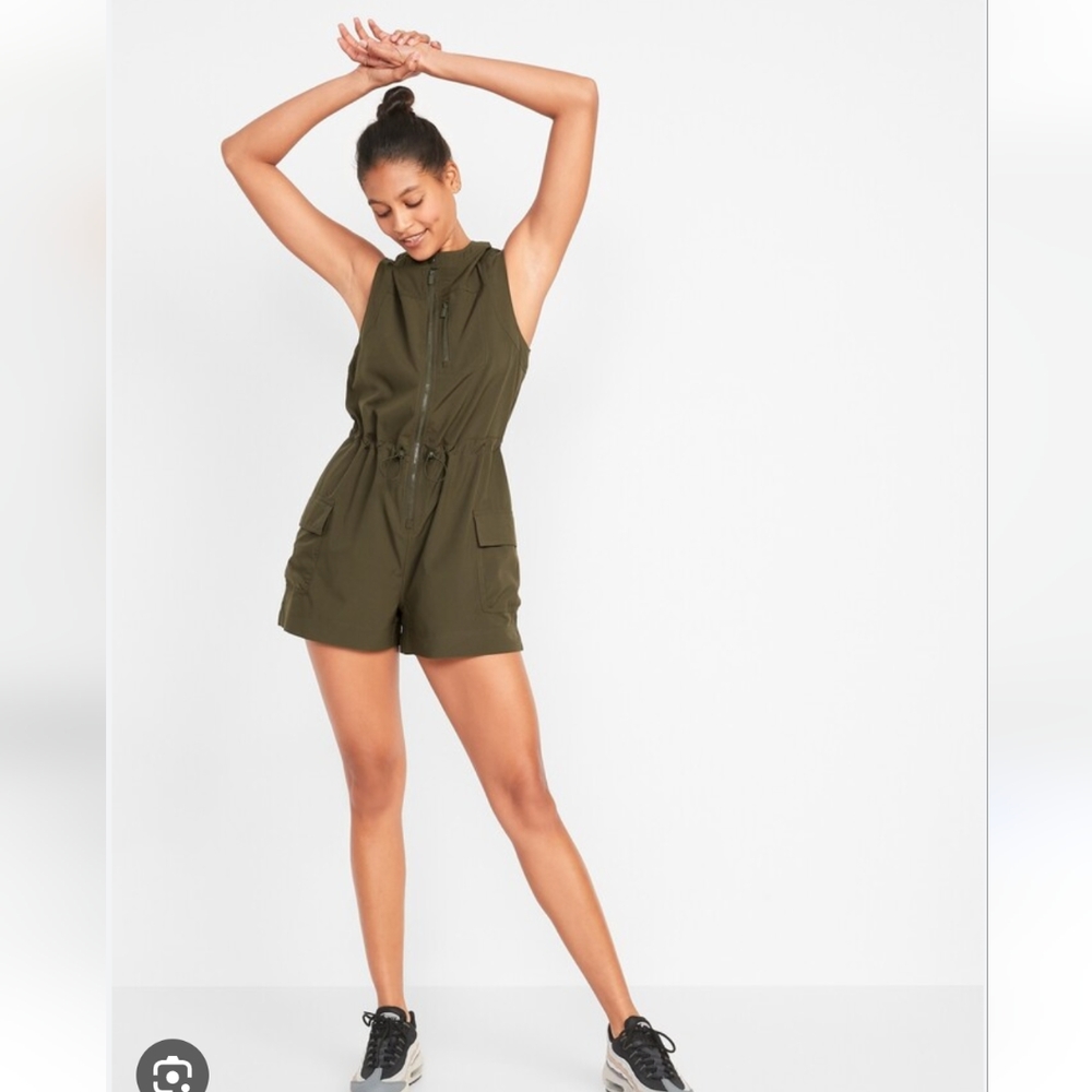Old navy stretch tech athletic romper green large NWT